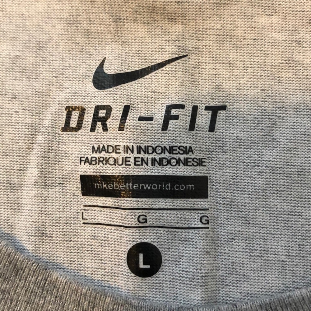 Nike Dri-Fit T-Shirt NWOT - Picture 2 of 2